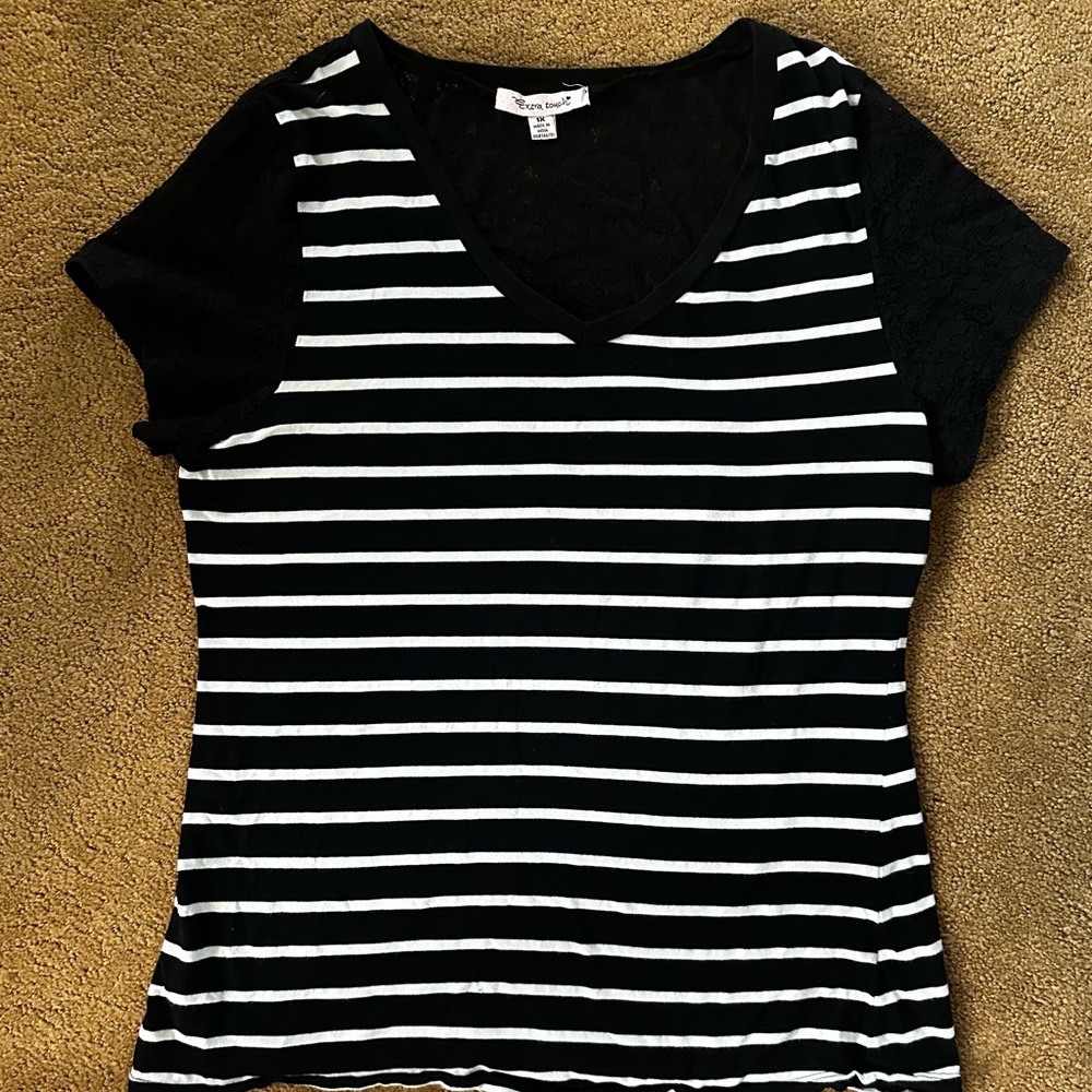 Extra Touch Top
Size 1X Women’s
